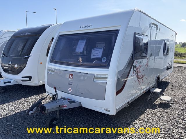 2016 Lunar Venus 540/4 Fixed Bed